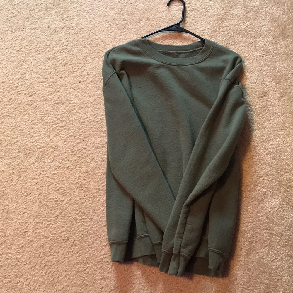 Green gildan sweatshirt